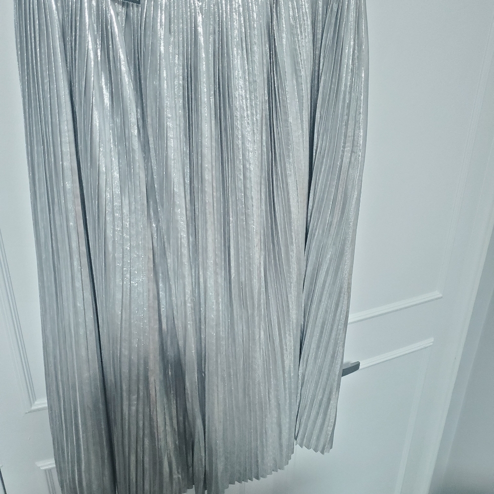 International Concepts silver pleated midi skirt, size Large